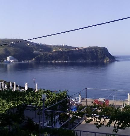 Stone House Hotel Himare Bagian luar foto
