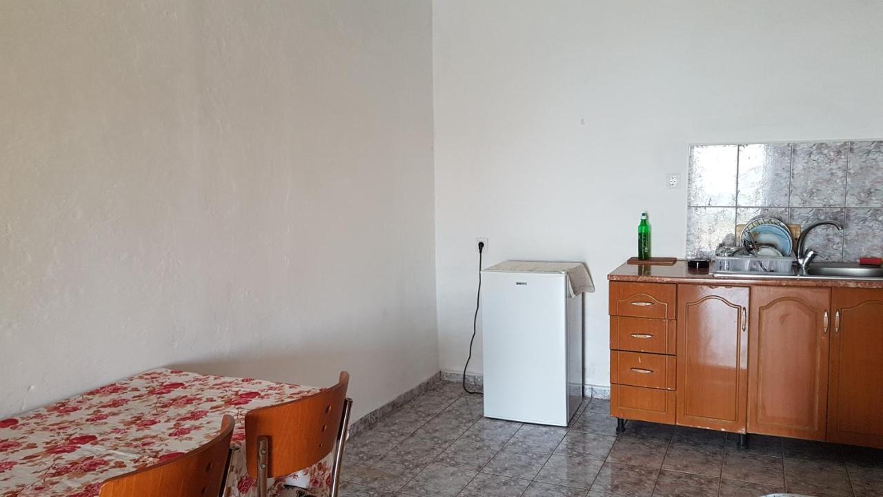 Stone House Hotel Himare Bagian luar foto