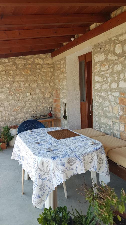 Stone House Hotel Himare Bagian luar foto