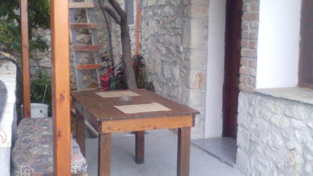 Stone House Hotel Himare Bagian luar foto