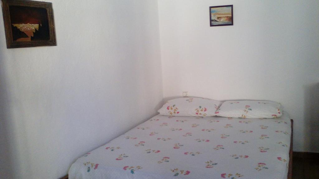 Stone House Hotel Himare Bagian luar foto