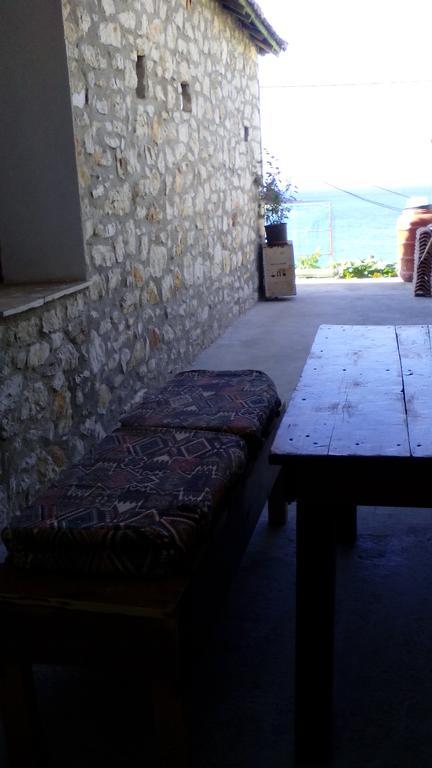 Stone House Hotel Himare Bagian luar foto