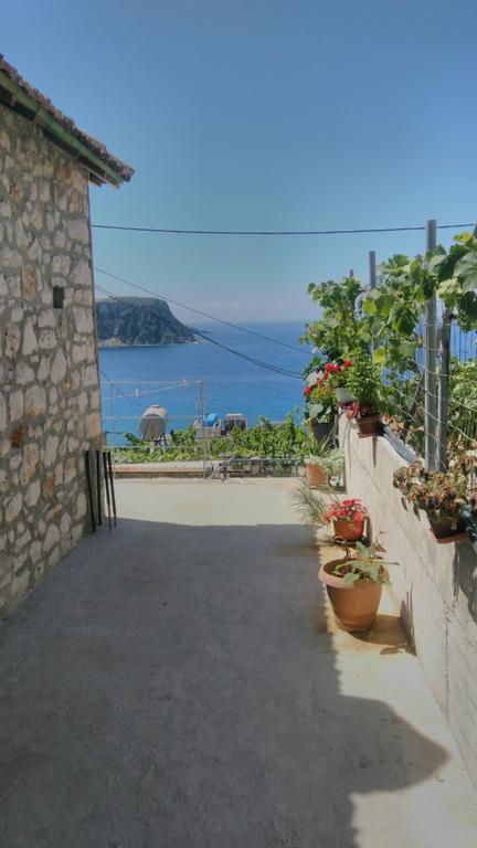 Stone House Hotel Himare Bagian luar foto