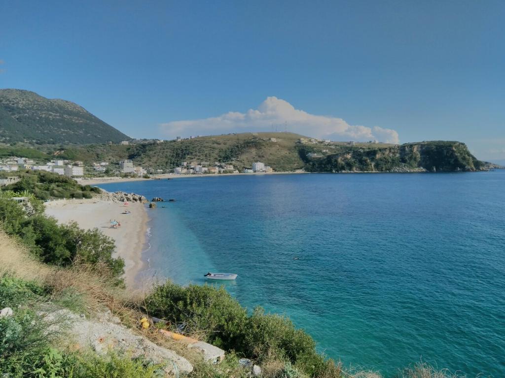 Stone House Hotel Himare Bagian luar foto